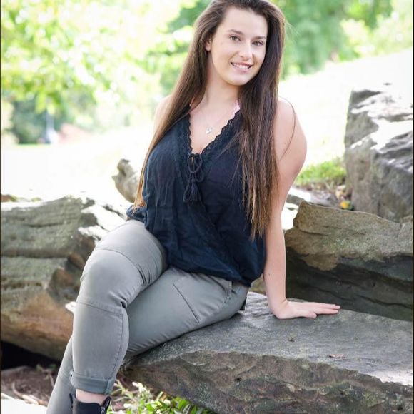 Meet your Posher, Marissa - Picture 1 of 1